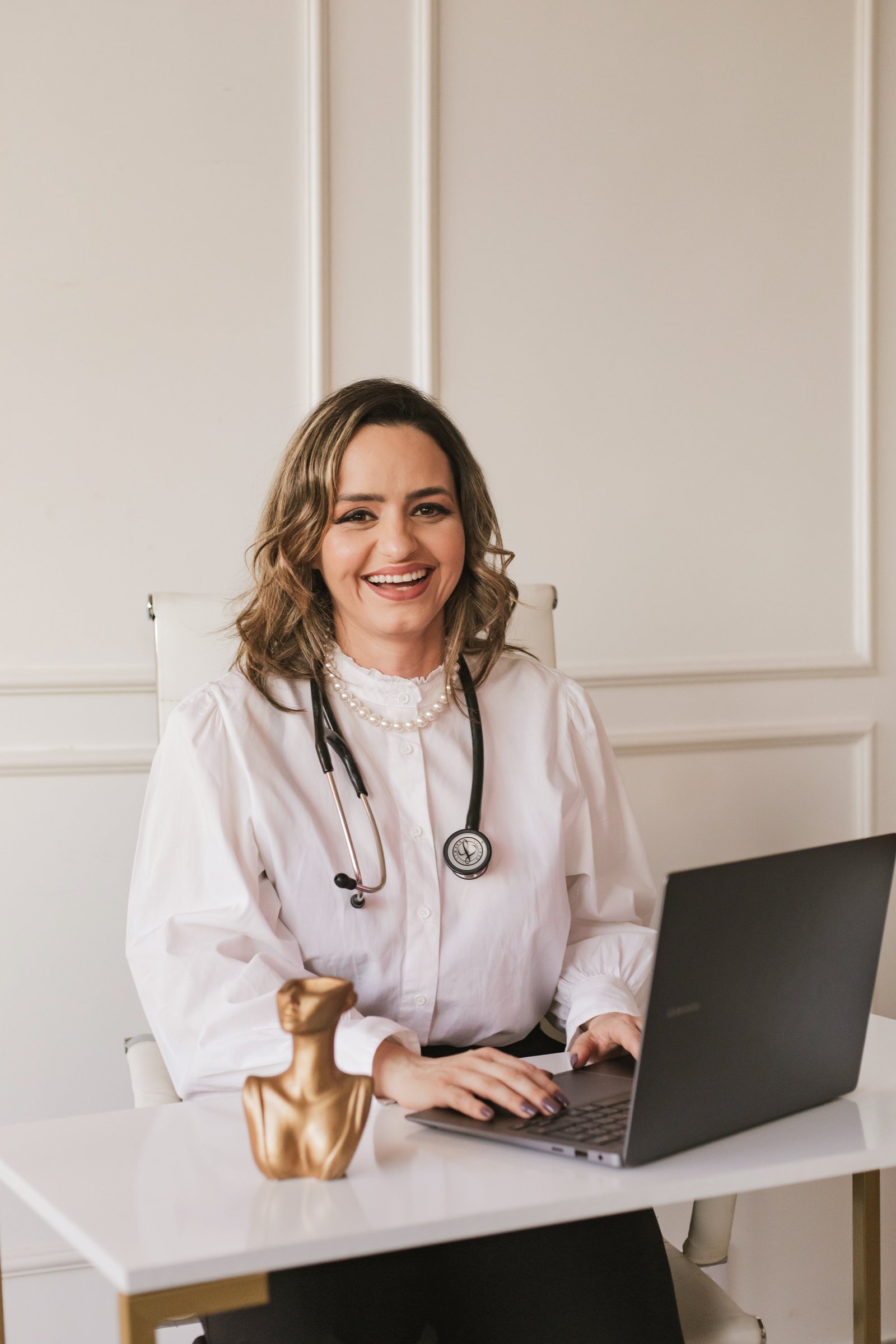 Dr.(a) Ana Caroline Melo Barros